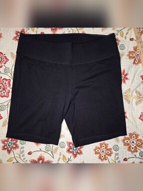 Lane Bryant LIVI athletic bike shorts with wide waistband, size 22/24 NWOT